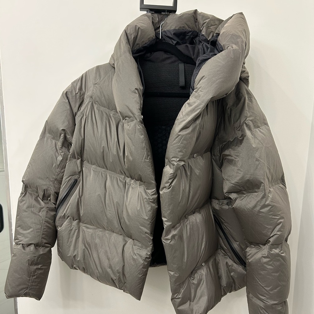 COPY - Lululemon Metalic puffer